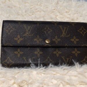 100% authentic Louis Vuitton Sarah leather wallet
